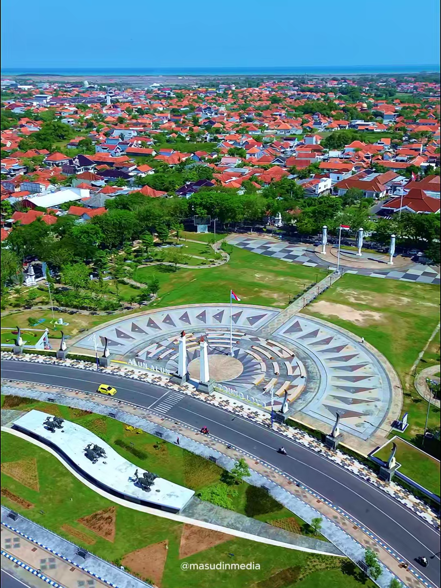 Versi Sampang @risaljr59  @flashbackkita  #sampanghebatbermartabat #sampang #sampangmadura #sampang_madura #sampangviral #sampangbelokkiri🤝 #jrengik #jrengiksampang #alunalunsampang #alunalunsampangmadura #alunalunsampangpunya😎 #alunalunsampang🥰🥰🥰 #alunalunsampangmadurafypppppp #panyepen #panyepensampang #sampangkota #kotasampang #kotasampanghadir #nelayantanjungsampang #tanjungsampang #camplong #camplongsampang