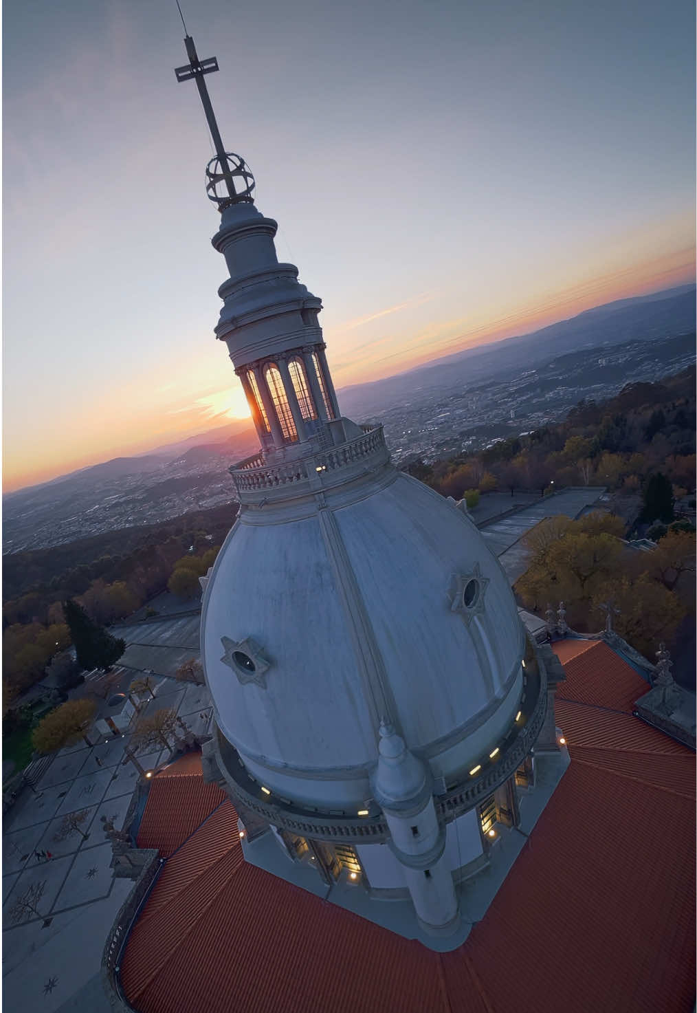 The last light at Braga 🌅🇵🇹 #fpv #fpvdrone #braga 