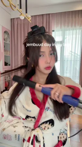 wanitq cantik pendiam dan lembut