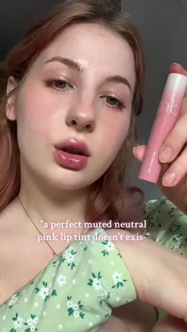 breeze fig stole my heart 💘 one of the very few shades that doesn’t look too dark or bright on my skin #romand #romandjuicylastingtint @롬앤 romand #makeup #softmakeup #liptint #softsummer #nudeliptint #kbeauty #breezefig #38breezefig #koreanliptint #paleskin #fairskin #mlbb 