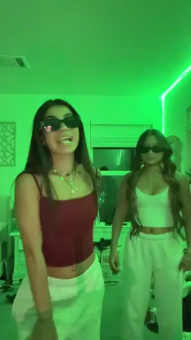 charli and avani 😛😛 @️ #olddances #2020 #2020tiktok #2020dance #dance #covid #covid19 #quarantine #oldtrend #dancetok #dancetrend #bestfriend #besties #bestie 