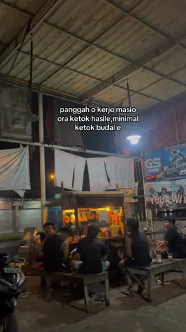 hidup bukan tentang sebuah perlombaan,siapa yang cepat sampai garis finish,dia lah pemenangnya,tapi hidup tentang siapa yang paling kuat bertahan sampai akhir. 🌝☺️ . . #angkringan_pusat99 #quotesangkringan #vibesangkringan #lakilakidanceritanya #storymalam🌻 #fyp #masukberandafyp 