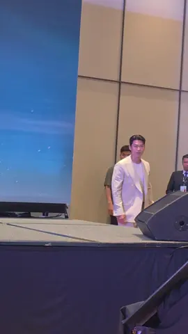 #HyunBin is here at the press conference hosted by #Solaire. This is the Korean actor's first visit to Manila #HyunBinAtSolaire