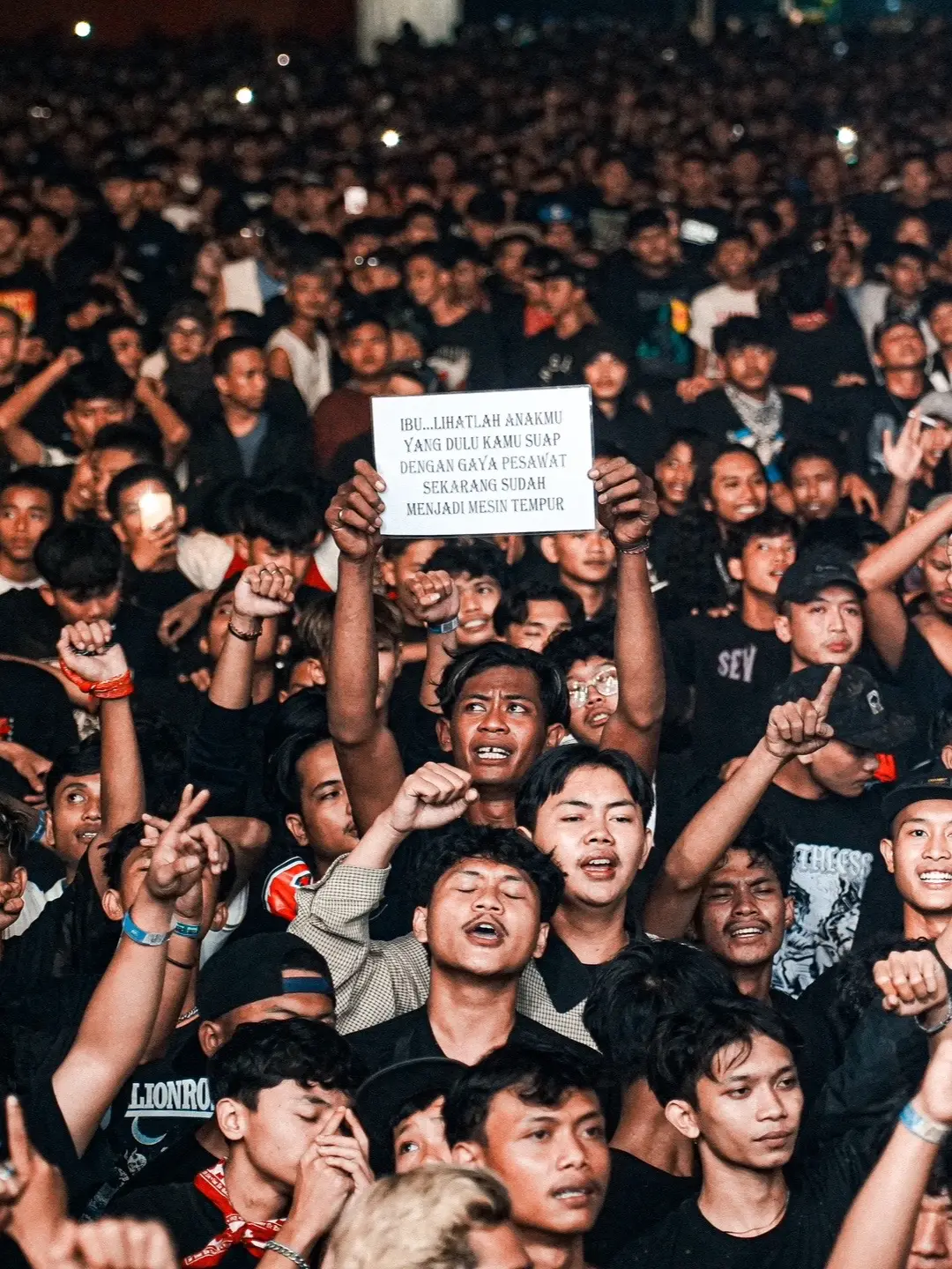 ibu lihatlah anakmu ini #konsermusik #infokonser #fyppppppppppppppppppppppp #konser #fyppppppppppppppppppppppp #rebellionrose 