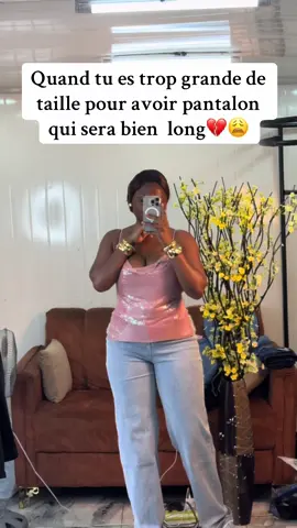 Chez Djeny on a des pantalons bien long pour nos tatas grandes de tailles 🤭❤️#cotedivoire🇨🇮 #pourtoii #videoviral #pantalon #pantalonjeans #djeny #dstbtik 