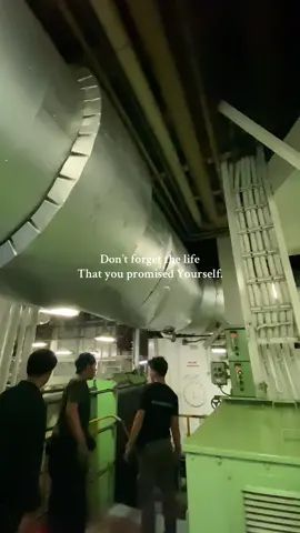 Don’t let fear stop you from chasing you dreams. #fyp #marinoph #seafarer #marinotiktok #cadete #seafarerslifeonboard #marineengineer 