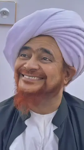 لا بالمقدار، إنما بالكيفية التي يحتويك بها أحدهم حتى يثبت لك بأنه يكترث. Bukan soal seberapa banyak, tapi tentang bagaimana cara seseorang memperlakukanmu hingga kau merasa bahwa dia benar-benar peduli. #fyp #fypシ #habibumarbinhafidz #quotestory #muhasabahdiri #katakatamotivasi #yaman 