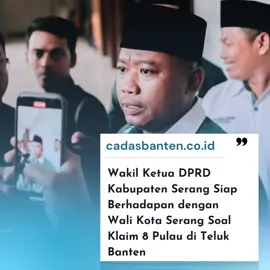*Wakil Ketua DPRD Kabupaten Serang Siap Berhadapan dengan Wali Kota Serang Soal Klaim 8 Pulau di Teluk Banten* Serang – Polemik rencana Pemerintah Kota (Pemkot) Serang untuk mengambil alih delapan pulau di Teluk Banten memicu respons keras dari Wakil Ketua DPRD Kabupaten Serang, Abdul Gofur. Politisi Partai Kebangkitan Bangsa (PKB) ini menegaskan siap berhadapan langsung dengan Wali Kota Serang demi mempertahankan kedaulatan wilayah Kabupaten Serang. Delapan pulau yang menjadi rebutan tersebut adalah Pulau Lima, Pulau Kubur, Pulau Pisang, Pulau Pamujan Besar, Pulau Pamujan Kecil, Pulau Panjang, Pulau Semut, dan Pulau Tunda. Selama ini, pulau-pulau tersebut secara administratif berada di wilayah Kabupaten Serang. “Mengambil haknya orang lain itu tidak boleh. Mengambil dengan cara penyerobotan wilayah Kabupaten Serang tidak dibenarkan bagaimanapun alasannya,” tegas Gofur Kamis (7/8/2025). Gofur menegaskan, pulau-pulau tersebut merupakan warisan masyarakat Kabupaten Serang yang harus dijaga untuk generasi mendatang. Ia menyayangkan langkah Pemkot Serang yang berupaya merebut pulau-pulau itu dengan berbagai cara, termasuk melibatkan Pemprov Banten dan Kementerian Dalam Negeri. “Kita sebagai perwakilan rakyat menolak tegas. Kami akan mempertahankannya bagaimanapun caranya. Ini bukan hanya soal tanah atau laut, tapi soal harga diri daerah,” ujarnya. Menurut Gofur, tindakan Pemkot Serang tersebut tidak memiliki dasar hukum yang kuat dan justru berpotensi memicu kegaduhan. “Ini ibarat membangunkan harimau yang sedang tidur. Masyarakat Kabupaten Serang selama ini tenang, tetapi jika diusik seperti ini, tentu akan bereaksi,” katanya. Sebagai langkah strategis, Gofur akan berkoordinasi langsung dengan Bupati Serang, Ratu Rachmatuzakiyah, untuk menyatukan langkah mempertahankan wilayah administratif yang ada saat ini. Ia juga mengaku telah mendapatkan dukungan dari sejumlah tokoh masyarakat. “Pendapatan daerah, khususnya sektor pariwisata dan kelautan, akan sangat terdampak jika delapan pulau ini lepas. Ini milik kita, harga diri kita. Maka DPRD tidak akan tinggal diam,” tegasnya. Selain itu, Gofur mengingatkan agar Pemkot Serang tidak mencari sensasi dengan mengorbankan daerah induk yang telah melahirkan Kota Serang. “Budi, Walikota Serang jangan cari sensasi lalu mengorbankan Daerah Induk yang melahirkan Kota Serang, yakni Kabupaten Serang,” sindirnya. Gofur memastikan pihaknya akan menggalang kekuatan bersama masyarakat Kabupaten Serang untuk menghadapi upaya yang ia sebut sebagai perongrongan kedaulatan daerah. Ia juga membuka opsi aksi massa jika Pemerintah Kabupaten Serang membiarkan persoalan ini berlarut-larut. “Kalau pemda diam, kami akan gerakkan masyarakat. Baik secara administrasi maupun secara hukum, kami siap hadapi. Ini wilayah kita, dan tidak akan kami biarkan direbut,” tegas Gofur menutup pernyataannya. Sebelumnya, Pemkot Serang mengumumkan rencana mengambil alih delapan pulau di Teluk Banten yang selama ini berada di bawah administrasi Kabupaten Serang. Langkah ini langsung menuai penolakan keras dari DPRD Kabupaten Serang dan sejumlah tokoh masyarakat.**