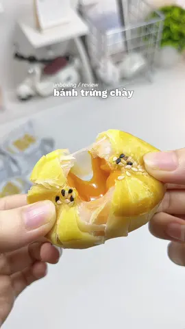 Bánh trứng chảy beo ngậy #banhtrungchay #mochi #trungchay #banhtrungthu #mukbang #tiktok #viral #unboxing #xuhuong 
