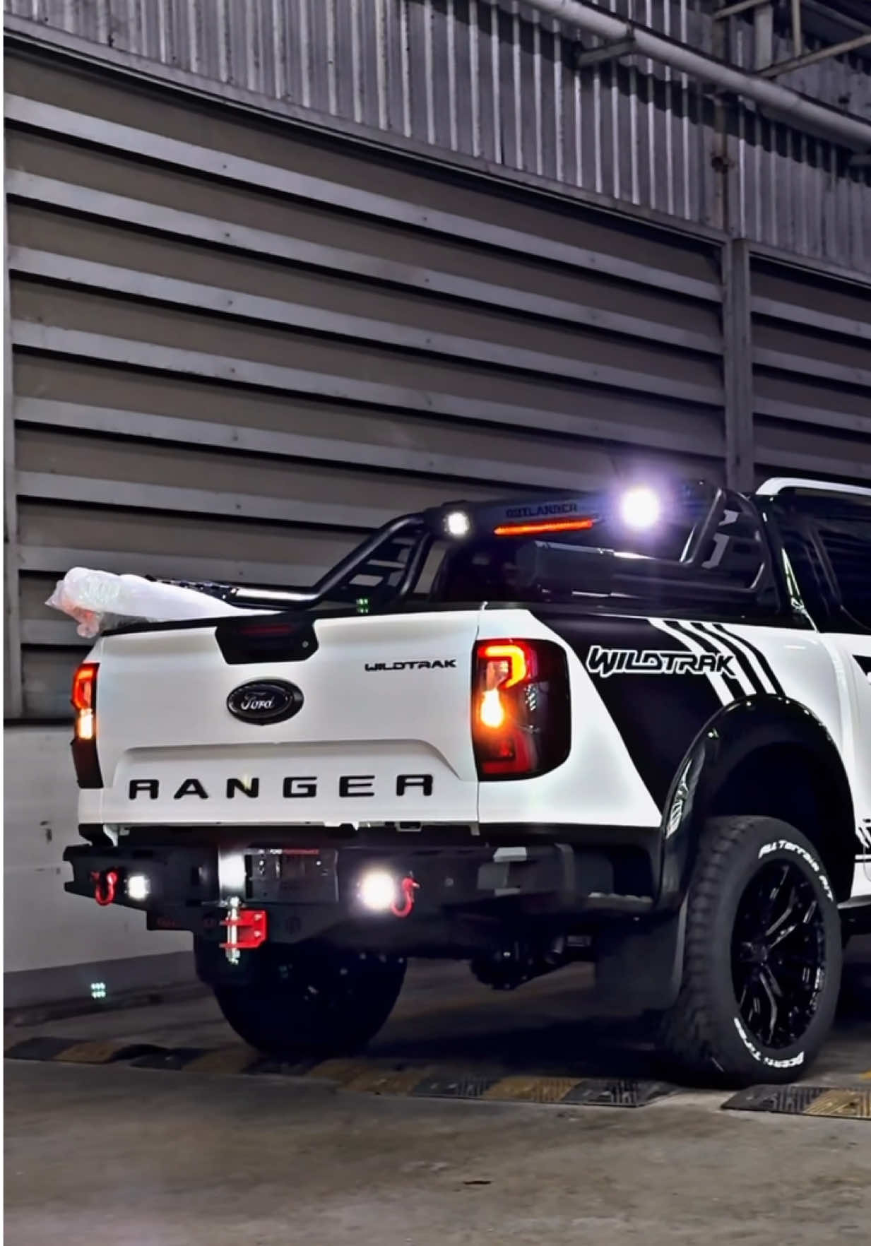 Ford Ranger Sport 4x2 6AT🤍 ค่าตัว 999,000.- ใส่ชุดเหล็กรอบคัน สนใจโทร 065-0538854 #บอลฟอร์ดโปรโมชั่น  #ฟอร์ดออโต้แกลเลอรี่ปทุม #ford  #ฟอร์ด #โปรโมชั่นฟอร์ดป้ายแดง #ฟอร์ดแต่ง  #fordperformance #fordthailand #รถแต่ง  #ฟอร์ดปทุมธานี #ฟอร์ดเรนเจอร์ #ฟอร์ดออฟโรด  #ฟอร์ดป้ายแดง #outlander #hamer  #คนรักฟอร์ด #tiktokรักรถ