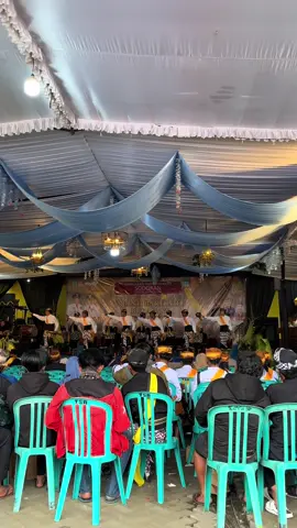 Desa Ngadirejo turut mengikuti pembukaan Upacara Adat Tengger – Hari Raya Karo di Desa Tosari. Dalam rangkaian acara sakral ini, warga kami ikut ambil bagian dalam Tari Sodoran, tarian tradisi yang sarat makna persatuan, rasa syukur, dan penghormatan kepada leluhur. Sebuah kebanggaan dapat berpartisipasi dan ikut menjaga kelestarian budaya warisan nenek moyang. #HariRayaKaro #TariSodoran #AdatTengger #DesaNgadirejo #pasuruan24jam #BudayaNusantara #fyp