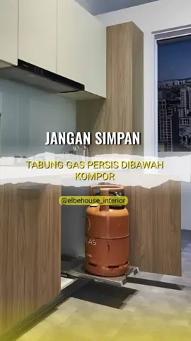 kenapa gas nggak boleh di bawah kompor? Rawannya kebocoran❗️ Mending simpan di kabinet khusus yang aman dan jauh dari panas. #kitchenset #aluminium #kekinian #interiordesign #dapur #modern #elbehouse 