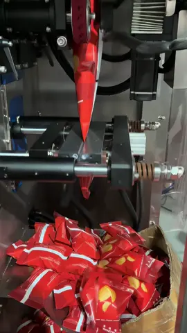 High-speed VFFS snack packaging machine 👍150bags/min,back-seal suitable for sliced snacks &chunky candied fruits with multihead weigher and continuous heat sealing  👍High-speed,multi-station packaging machine equipped with Siemens PLC and servo system  #machine #packing #food #snacks #chips #vertical 