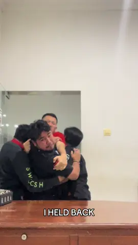 Kan.. pinggang ku kecetit lo manieezztt 😣