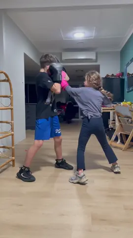 It’s all fun & games until you get punched in the face 🥊 #boxing #boxingtraining #kidsboxing #boxingdrills #nz #usa #mexico #argentina #fitnessmotivation #fitkids #girlpower #boxingcoach #viral #stronggirl #funnyvideo #foryoupage #foryou #coach #familybonding #trainhard #fyp 