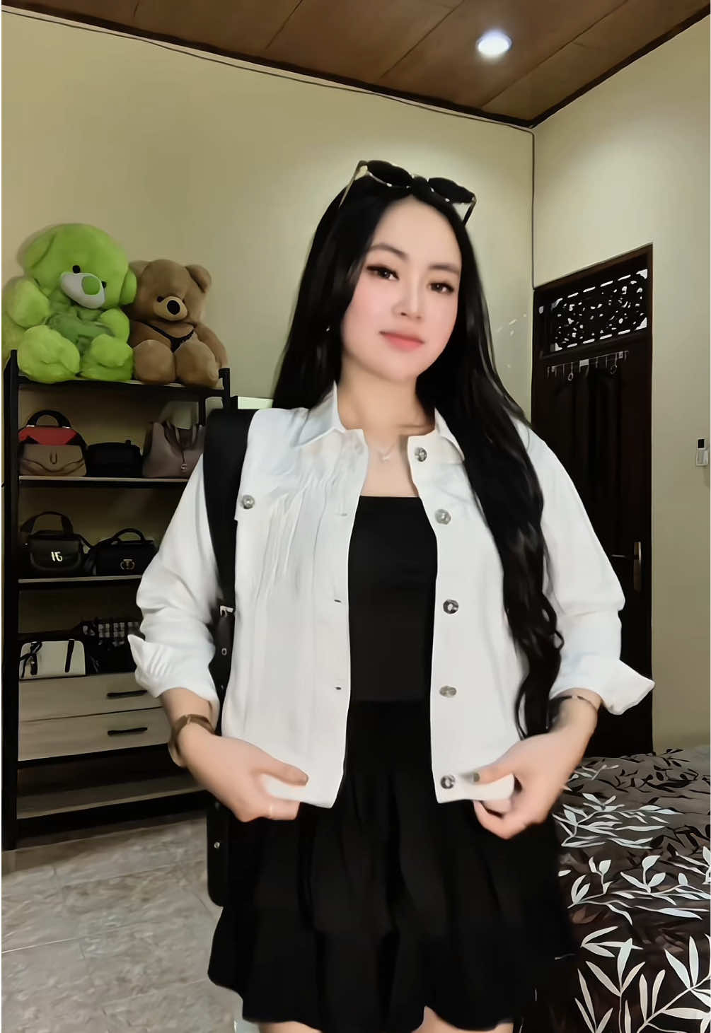 Gk ekspek jaket denim 70ribuan bahan nya seteball ini✨ ada ukuran standar & jumbo😍 cek keranjang kuning #jaketjeans #jaketdenim #myoutfit #jaketfashion #OOTD #rekomendasi 