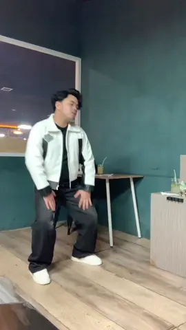 di suruh jadi monkey nya