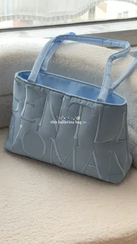 the baby blue color is so much prettier in person 🥹🫧  #ballerinabag #gentlewoman #gentlewomanbag #shoulderbag #bagrecommendation #bagrecos 