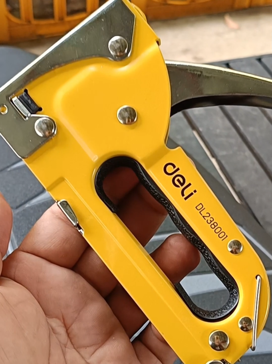 Heavy Duty Stapler Pwede Sa Upuan nang Motor #heavyduty #stapler #deli #upholstery #handtools 