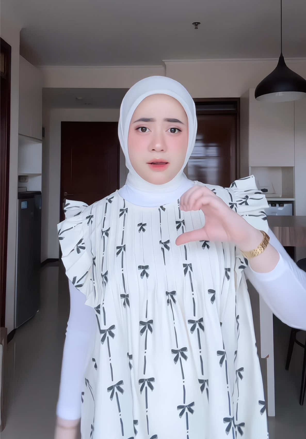 lucu kan vest nyaa, bumil jg bs pakai😗 #vest #ootdvest #ootdhijab #ootdhijabstyle #ootdinspo #chicmore 