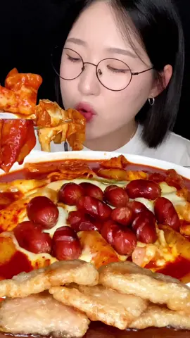 오랜만에 엽떡 충전🔥 #mukbang #asmr #mukbangasmr #eating #asmrsounds #asmreating #korea #koreanfood #spicyfood #tteokbokki #먹방 #먹스타 #먹방스타그램 #먹스타그램 #맛스타그램 #꿀맛 #찐빵만두 #엽떡 #떡볶이 