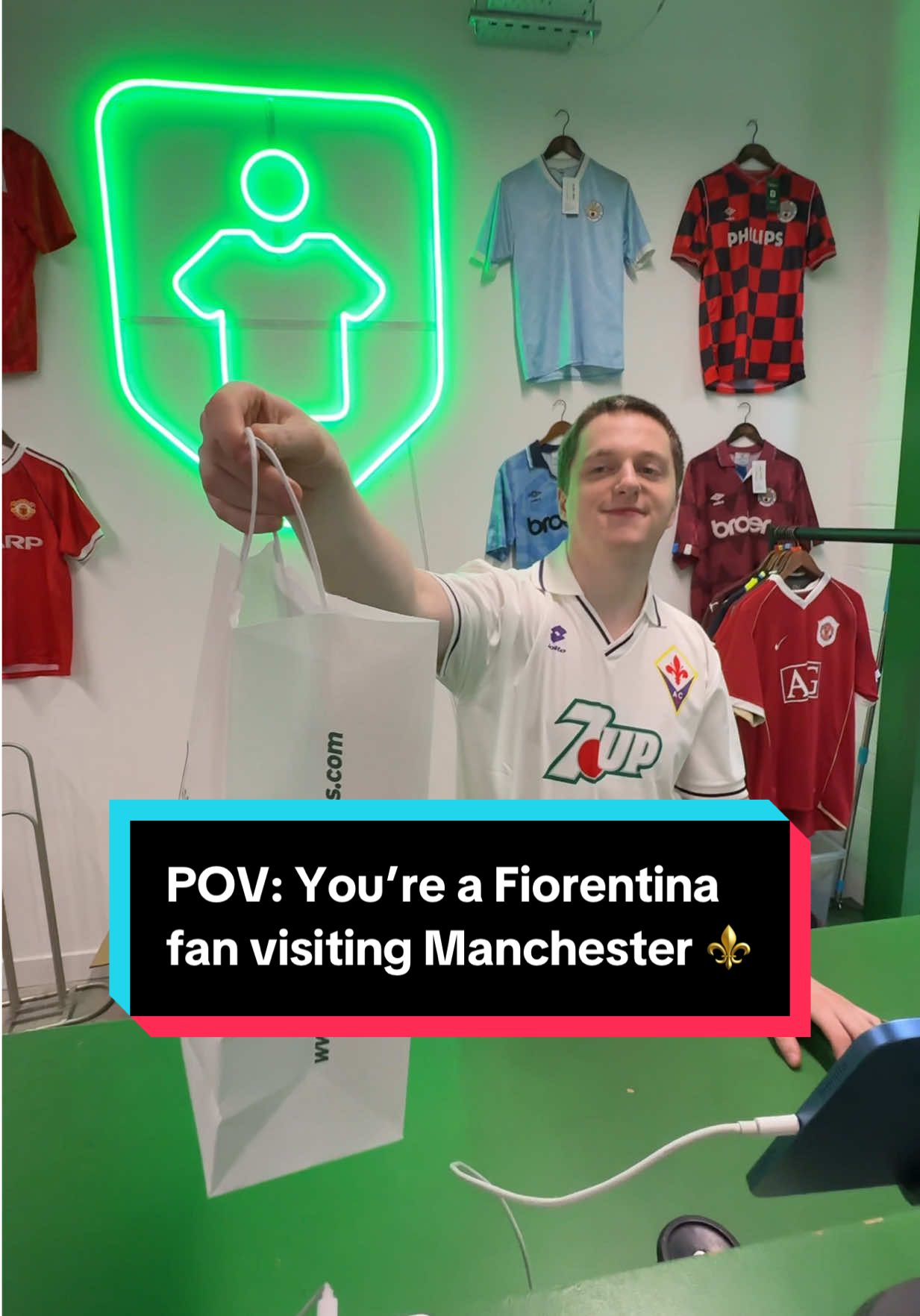 🗣️ CALLING ALL FIORENTINA FANS!! 💜 Make sure you stop by Classic Football Shirts on your visit to Manchester! ⚽️ You get 10% OFF Fiorentina shirts with a match ticket AND it’s our Happy Hour from 3-6PM today for some £3 pints! 🍻  We look forward to seeing you - you can find us at 25-27 Dale Street, Manchester, M1 1FY 📍