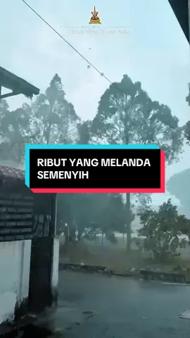 8 Ogos 2025 | Semenyih Beberapa kawasan di Semenyih seperti Taman Pelangi Semenyih, Kampung Rinching Hulu dan Kampung Rinching Tengah telah dilanda ribut sebentar tadi. Saya telah menghubungi pihak MPKj sebaik sahaja dimaklumkan mengenai kejadian ini. Alhamdulillah, tindakan pantas telah diambil termasuk kerja-kerja pemotongan pokok tumbang serta pembersihan kawasan yang terjejas. Terima kasih diucapkan kepada semua agensi terlibat atas tindakan segera. Bagi penduduk yang terkesan, harap kekal tenang dan utamakan keselamatan. Semoga kita semua dilindungi dan dijauhi daripada musibah yang lebih besar; insha Allah. YB Johan Abd Aziz Penyelaras DUN Semenyih #MalaysiaMadani #KerajaanPerpaduan #ADNSelangor #KitaSelangor #N23DusunTua #N24Semenyih #BerkhidmatKeranaAllah #AllahJagaKita #fyp #fypシ゚viral #PMX #dszh #DSAI #dsnr #bossku #sanyhamzan #semenyih #hululangat #kajang #malaysia 