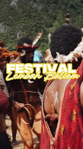 Festival Lembah Baliem kembali digelar pada tanggal 7-9 Agustus 2025 di Kampung Usilimo, Kab. Jayawijaya, Papua Pegunungan.  Acara ini dibuka secara resmi oleh Bupati Jayawijaya Athenius Murib, didampingi Wakil Bupati Ronny Elopere, dan Wakil Gubernur Ones Pahabol, dengan dukungan penuh tokoh masyarakat Papua, Bapak Maximus Tipagau. Perayaan budaya yang telah menjadi ikon internasional ini menampilkan atraksi perang suku, tarian adat, dan berbagai pertunjukan seni masyarakat pegunungan. Tahun ini, Festival Lembah Baliem mencetak rekor Museum Rekor Dunia Indonesia (MURI) untuk penampilan 1.500 pemain musik tradisional pikon dan penari etai secara bersamaan. Festival ini dihadiri ribuan pengunjung, termasuk wisatawan dari Amerika, China, Jepang, dan berbagai negara Eropa, sebagai bentuk pelestarian warisan budaya Pegunungan Tengah Papua sekaligus memperkenalkan kekayaan alam Wamena ke panggung dunia. #FestivalLembahBaliem #Wamena #PapuaPegunungan #BudayaPapua #Jayawijaya #AtheniusMurib #RonnyElopere      