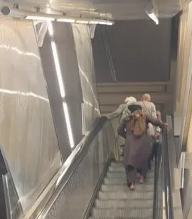 از عقل غریب، از فرهنگ غریب بلاخره یک مردم جاهل و تمدن گریز