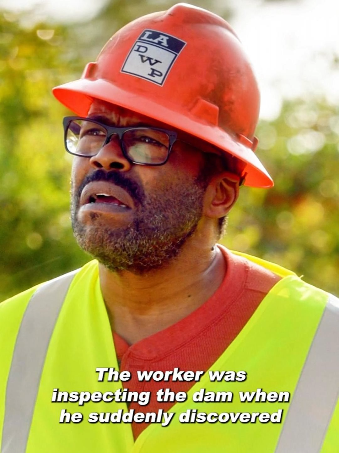The workers suddenly discovered a terrifying scene: cracks had appeared in the gate in front of them!#911 #AngelaBassett #peterkrause #risk #movieclips #crime #adventure #usa #movement #ustiktok #us #foryour #filmclips #movie #usa_tiktok #fyp #foryouu #foryouage