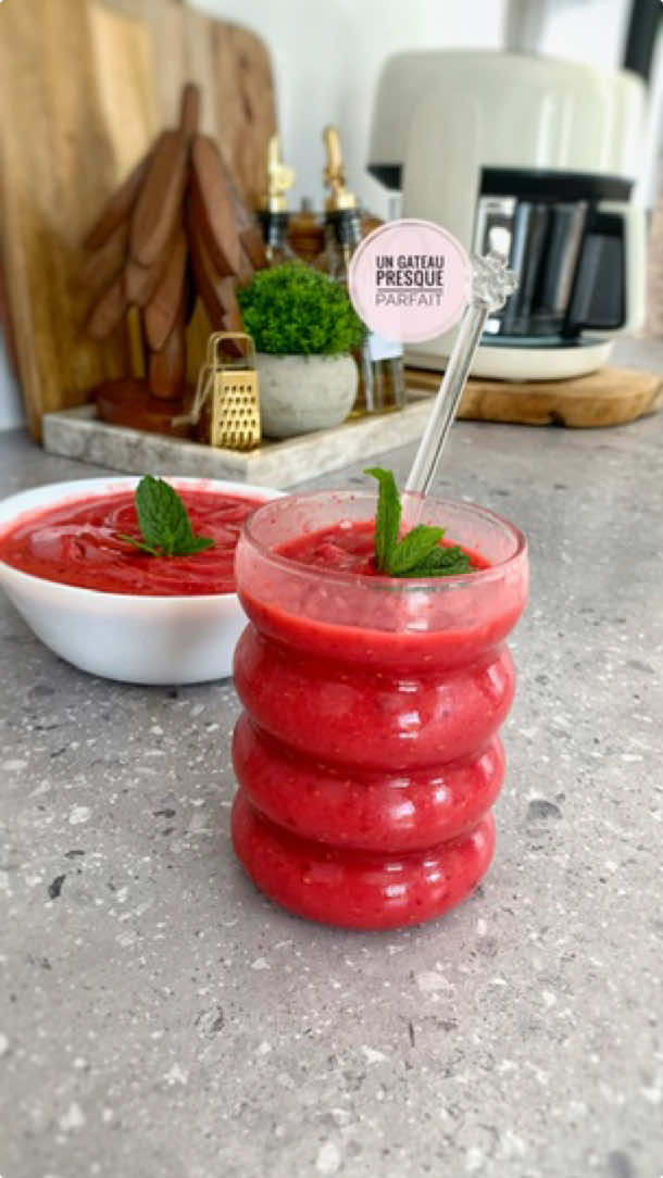 ✨ Slushie Express ✨ Hello ! Voici une recette ultra rapide et rafraîchissante, parfaite pour les journées chaudes qui arrivent 🌞. J’espère qu’elle vous plaira ! Bien sûr, elle se décline en plein de parfums, alors n’hésitez pas à vous faire plaisir selon vos envies. ✅ Ingrédients •200 g de framboises surgelées (ou un autre fruit de votre choix) •400 g de lait (végétal ou animal, selon votre préférence) •30g Sucre, sirop d’agave ou sirop d’érable (facultatif, selon votre goût) •Quelques gouttes d’extrait de vanille (facultatif) ✅ Préparation 	1.	Mettez tous les ingrédients dans un blender.Mixez jusqu’à obtenir une consistance bien lisse et glacée.Si vous souhaitez une texture plus liquide, ajoutez un peu plus de lait. Servez immédiatement et profitez-en bien !  #slushie #boisson #glace #recette 
