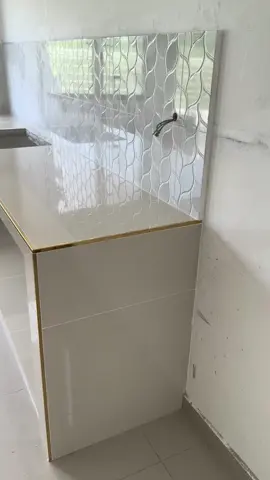Selesai siapkan table top 16ft di Sg. Ramal Dalam, Kajang. Table top dan backsplash ini bernilai RM4,900.00 termasuk gold skirting. Bagi sesiapa yang berminat sila hubungi kami. Terima kasih  #tabletop #tabletopselangor #kajang #ramalklasik #sungairamal #idamantabletop #fyp 