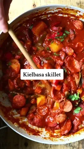 Kielbasa pepper skillet.  RECIPE: https://www.servingdumplings.com/recipe/potato-and-sausage-stew/ #kielbasa #polish #fyp 