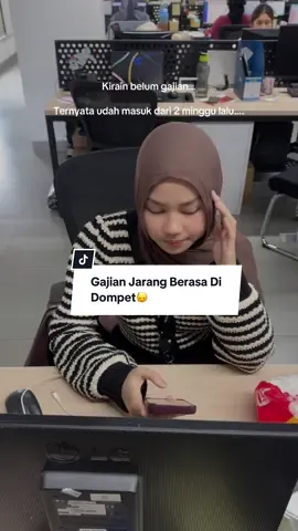 Kalau udah lewat 2 minggu suka tiba tiba kelupaan🙂‍↔️ #thisisaprilxsyifahadju #officefun #corporatelife 