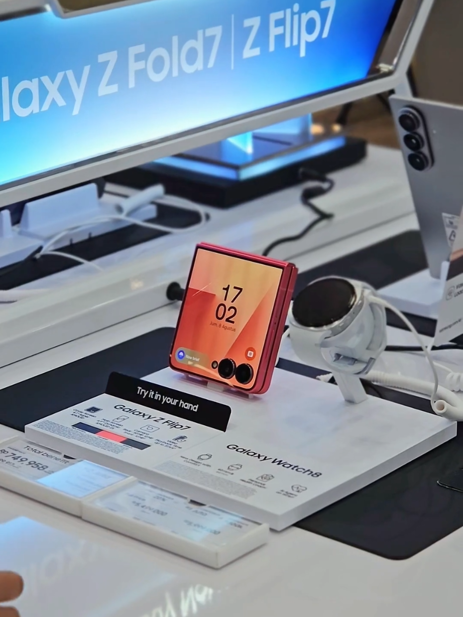 New Galaxy Foldable 7 dapatkan benefit hinga 3,5 juta dengan fitur gemini live di Samsung Store Ciplaz Garut📍🤩 #galaxyfoldable7samsungindonesiamenang #galaxyzfold7 #galaxyzflip7 #unfoldnewtaste #unfoldpowerflipthenormprmotor 