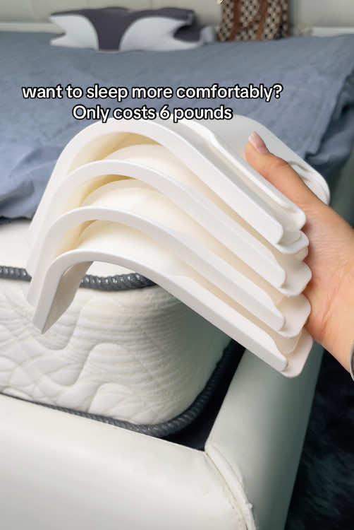 Say goodbye to messy sheets with this easy fix!        4 counts/set Non-slip sheet holders🛌🛏️ #FYPUSA #tiktokmademebuyit #spotlightfinds #BedHack #AmericanHome #SleepBetter #nycbedroom