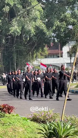 Tetap semangat #polbangtanmalang #polbangtan #mahasiswa #kuliah #kampus #maba #mahasiswabaru #kuliahgratis #beasiswakuliah #beasiswa #devile #baris #ppb #pleton 