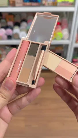 Bảng makeup đa năng có màu mới 😗