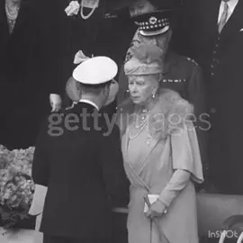 I really love this moment — King George VI greets his mother, Queen Mary, joined by his wife Queen Elizabeth and their daughters during the 1946 Victory Parade ❤️ #foryou #foryoupage #queenelizabeth #kinggeorge #kinggeorgevi #queenmother #queenelizabeththequeenmother #princessmargaret #queenmary #princesselisabeth #fypage #royals #usa #uk #para #paradaise #ukroyalfamily 