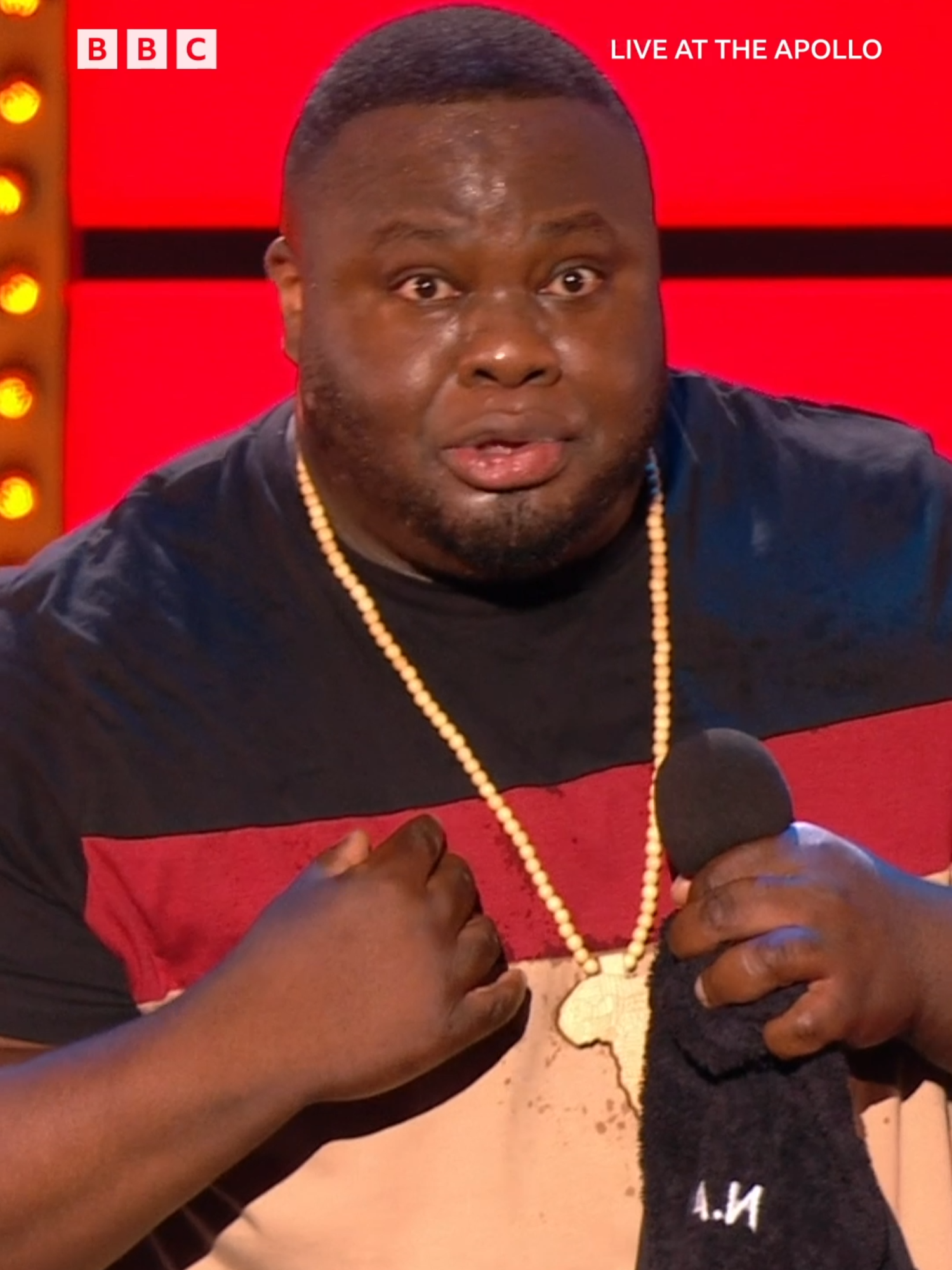 A SERIOUS case of misunderstanding 💀 #nabilabdulrashid #standupcomedy #liveattheapollo