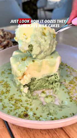 This is Chicago’s newest dessert shop serving up delicious unique desserts 😋  Things like sticky date cakes, pistachio, and snickers milkshakes along with so many other delicious treats 🍰 #CFG #ChicagoFoodGuide #ChicagoSuburbs #ChicagoDesserts #ChicagoFood #ChicagoFood #Love #Milkshakes #Desserts #Sweets 