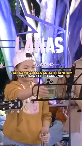 JAN SAMPAI MANARUA DANDAM #trisuaka  #gisella  #kumpulanlaguminang  #laguminang  #musikminang  #lirikminang  #fyp 