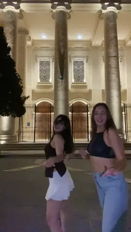 Money comes back but dancing on the streets of Maltese in your 20s doesn’t come back @Mireya #malta #malta🇲🇹 #valetta *fake everyting* 