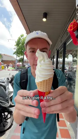 Trying the CHEAPEST Ice Cream in Thailand…🇹🇭🍦 #thailand #pabloabroad 
