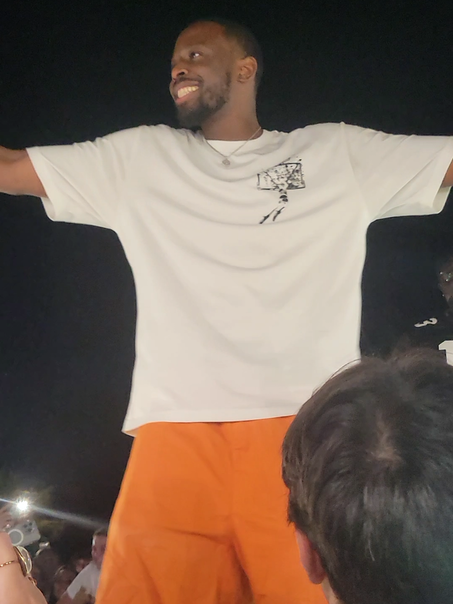 Chargerrr 🎵 Dadju 🎵 #dadju #dadjuofficiel  #charger  #triangledesbermudes #laciotat #rooftop #showcase  @DADJU @Jeudi Rooftop La Ciotat Limone 