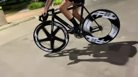 “Naka all black tapos naka fixie” #capcut#fixedgear#fixie#davaofixedgear #fixedgearphilippines #biketok #fixiebulokwalangpreno 