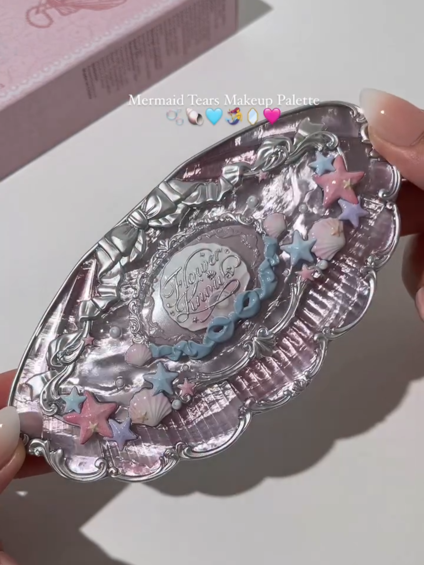 Dive into a pastel ocean fantasy with @prillieee.🐬🌸#flowerknows#shellsjewel#shellsjewelcollection#makeup#eyeshadowpalette#eyeshadow#swatches#unboxing#mermaidcore#mermaidaesthetic