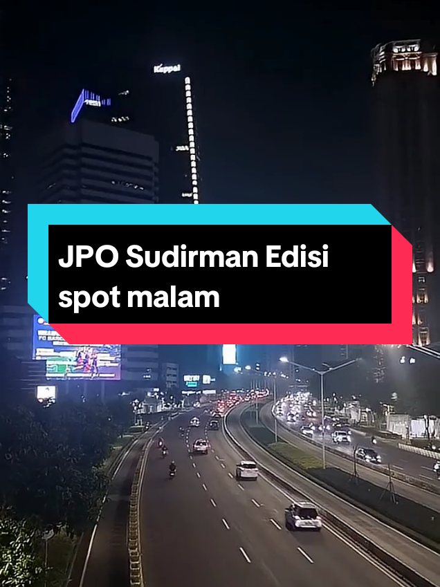 Kembali ke JPO Sudirman malam hari ✨ Siapa ni yang pernah foto disini pas malem²? 😁 [ Request? Rp. 20.000 sebagai jasa ] #eksplorjakarta #jakarta #transjakarta
