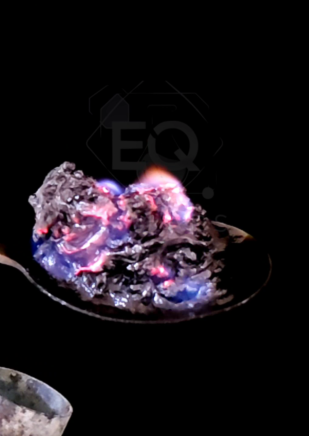 Ini yang terjadi jika kamu mencoba memanaskan cairan ini dengan suhu tinggi di sendok. #eksperimen #creatorsearchinsights #fyp #trending #tiktokviral #viralvideo #foryou #percobaan 