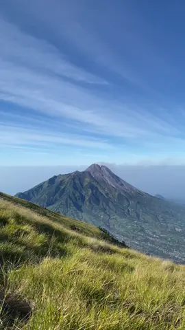 “aku hanyalah sunyi yang kau lewati?”👋🏼#merbabu #merbabuviasuwanting #merbabu3142mdpl 
